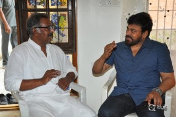 Chiranjeevi Pays Tribute To Actor Benerjee Father